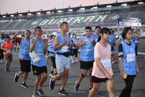 BIB: 5102
                            <button type="button" onclick="openModal(10463976)" class="btn btn-primary btn-sm float-right btn-popup" data-toggle="modal" data-target=".modal-high-quality">
                        <i class="fas fa-shopping-cart"></i> Add to Cart
                    </button>
                                            <button type="button" onclick="isThisMe(10463976, true)" class="btn btn-success btn-sm float-right btn-popup btn-isme hidden" data-toggle="tooltip" data-placement="bottom" title="นี่คือรูปของคุณใช่ไหม คลิกที่นี่เพื่อเอาเข้าอัลบั้ม">
                        <i class="fas fa-plus"></i> Add to album
                    </button>
                    <button type="button" onclick="isThisMe(10463976, false)" class="btn btn-warning btn-sm float-right btn-popup btn-isnotme hidden">
                        <i class="fas fa-ban"></i> Remove from album
                    </button>